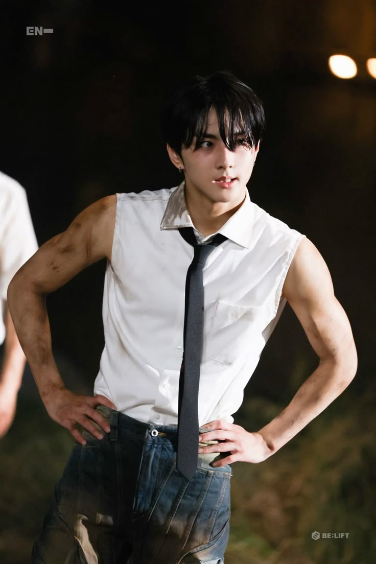 vampzterrifier's tweet photo. i may forget many things but never jungwon with this outfit in bthb https://t.co/FpFiuGIFMv
