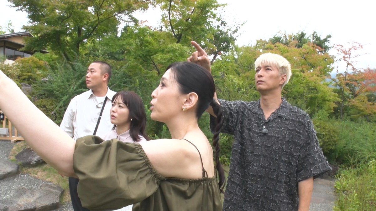 nariyukikaido's tweet image. 明日10/12（日）12:00～放送の #なりゆき街道旅 は #雛形あきこ さん #天野浩成 さん夫妻と #箱根湯本 の旅🚶‍♀️
#苔 と #紅葉 のコントラストが美しい #神仙郷 
#箱根湯本駅前商店街 で #たまねぎ棒 や #チーズボール #季節のジェラート まで #食べ歩き 満喫😋
麺街道はNYから逆輸入 #ツナコツラーメン