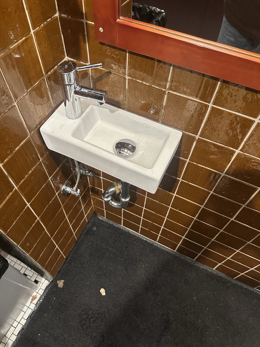 Row_Cashflow's tweet image. 0/10 sink