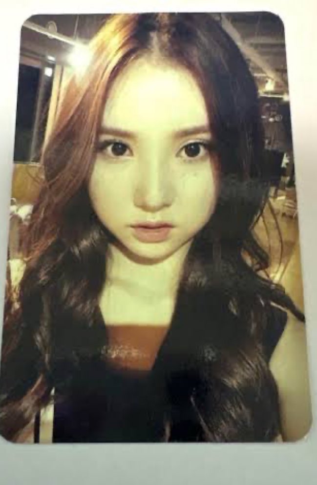 EunhaPalu's tweet image. 【捜索】

渋谷駅から新横浜駅の間で写真の中身のトレカのみ落としてしまいました😭
トレカに♡が書いてあるのと裏にナビレラの時のサイン入りトレカが入ってます…

悲しくて新幹線で落ち込んでます…

#探し物　#トレカ　#新横浜　#新幹線　#東横線　#gfriend #eunha