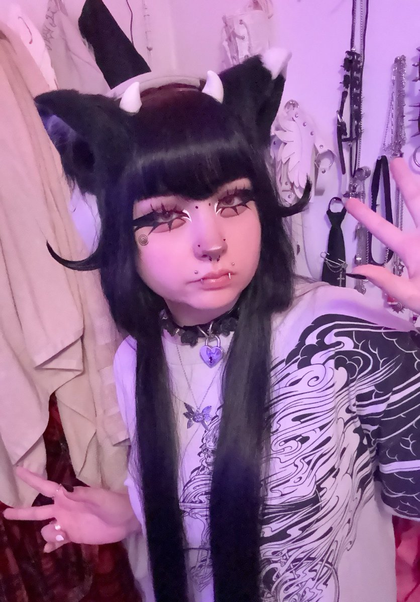 livee with husband playing elden ring yay

:3

twitch.tv/soniyoru