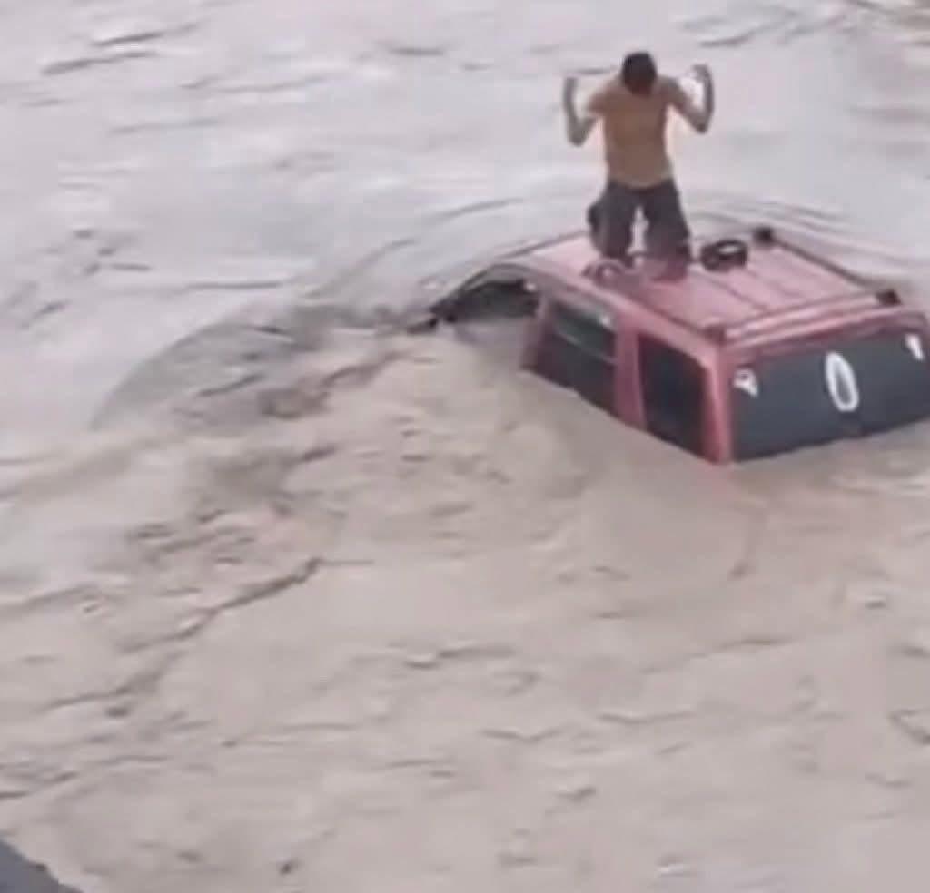 SoyRoyRiveraa's tweet photo. Si se necesita ayuda en Poza Rica Veracruz y alrededores 
#Inundaciones #PozaRica #Coatzintla #Papantla https://t.co/Kmjvp3OikY