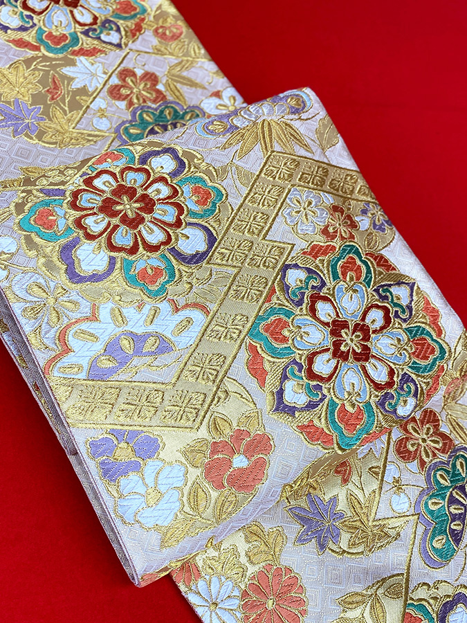 9月新作日本の奥ゆかしい伝統色源氏鼠色、、格の高い華紋柄の最高級西陣帯バッグ 9月新作日本の奥ゆかしい伝統色源氏鼠色、、格の高い華紋柄