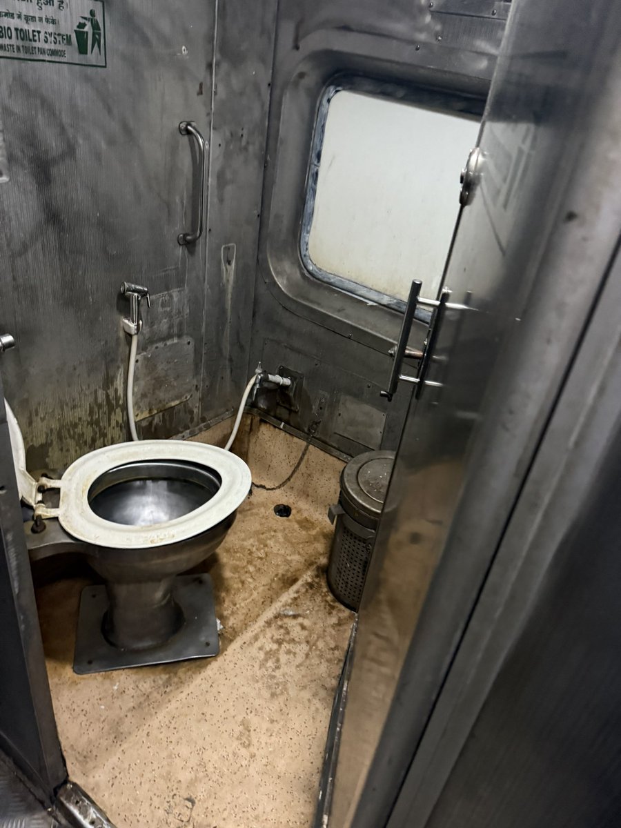sandeeplinu's tweet photo. @RailMinIndia @AshwiniVaishnaw 

Right now, I am travelling in Trn: 17479 in 2nd AC. Sorry to say that the coach condition, the seat condition and the toilet are worst than the sleeper class. One of the most frustrating experience. https://t.co/SrmU7AwEP9