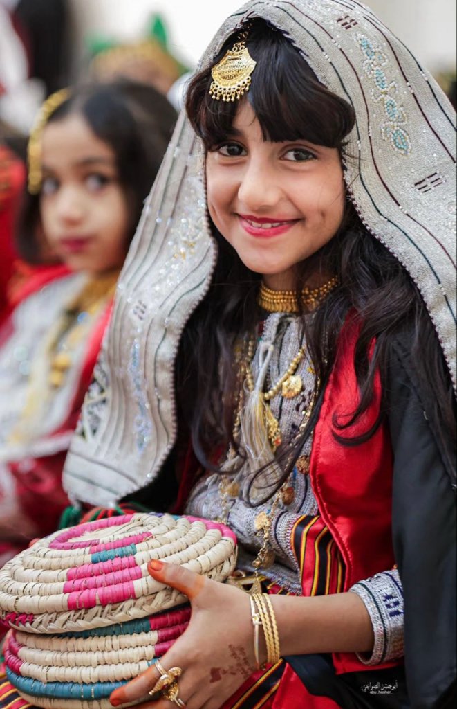 #صباح_الخير

التفاؤل بالحياة واليقين بأن الأيام الجميلة قادمة يزيدك ثقة بنفسك فَأفتح قلبك للحياة تجد الأجمل ..
اللهم صباحاً مشرقاً بنورك ….
صباح الخير ..🌼