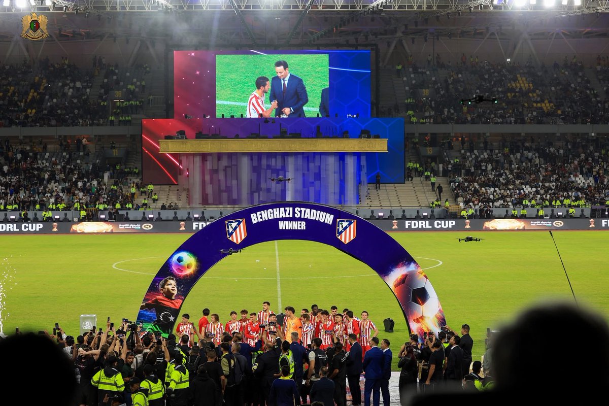 ليلة كروية عالمية تشهدها بنغازي بحضور القائد العام وأعضاء مجلس النواب ومدير صندوق التنمية ورئيس الحكومة ونائب رئيس مجلس الوزراء ومشاركة دولية وعربية واسعة 

بنغازي -10 أكتوبر -2025

في ليلة سيخلدها التاريخ شهدت أرضية ملعب بنغازي الدولي أحد أهم إنجازات صندوق الإعمار والتنمية