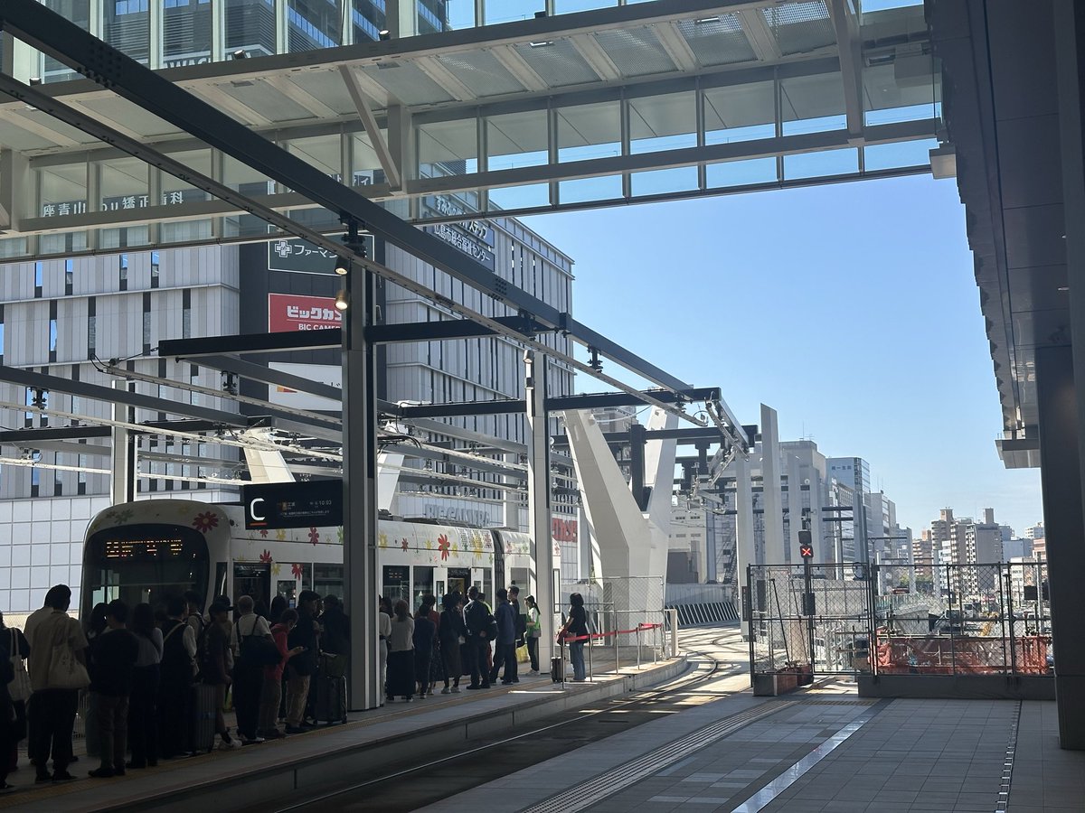 広島来るの、眉村さんのうふふツアーが広島である日に関西で仕事あって、「仕事終わりに回せるやんけ！」ってチケット・宿・飛行機取ったけど、仕事全然終わらなくてライブ後のオタク飲みだけ参加したとき以来だな。