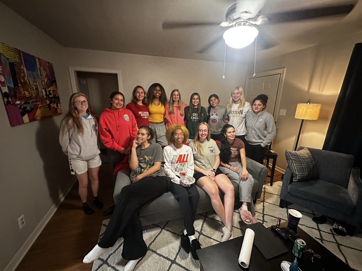 Team dinner before our first scrimmages tomorrow in Mansfield! Ready to get to work! 

#DubsUp