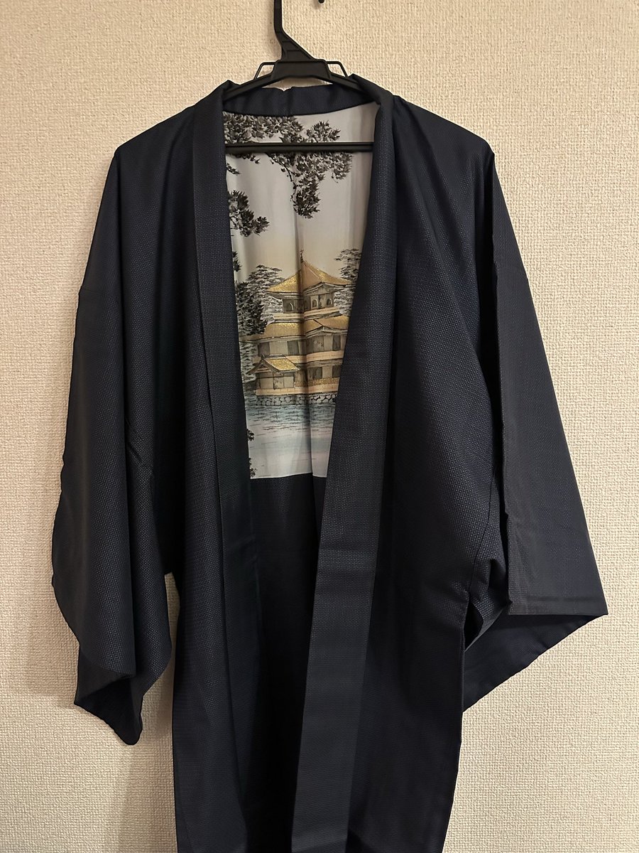 今年着物デビューしました
これは大島紬
着物の似合う大人になりたい
#着物
#和服
#和装
#大島紬
#紬
#正絹