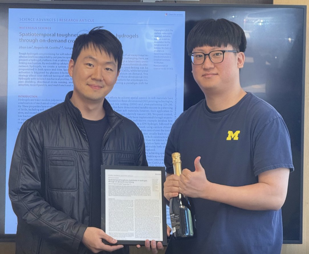 _SungminNam's tweet image. Huge credit to my FIRST PhD student, Jihun Lee! 💪🎉 Inspired by @Dr_ASingh 's fantastic talk at UMich and his lab tradition, we decided to follow suit!