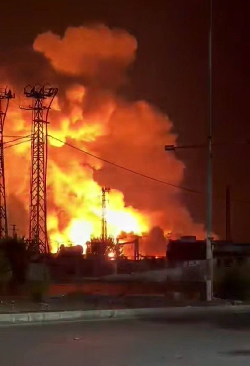 QudsNen's tweet photo. The Israeli airstrikes that hit southern Lebanon moments ago. https://t.co/zLYQkWDoNC