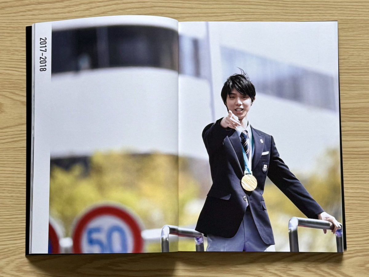 tanaka_nobu_ph's tweet image. 『羽生結弦 2015-2025』
見本誌が届きました。

144ページ
今まででいちばんの厚さ！
見応えあります。
ひと足お先に楽しみますね。

kazi.co.jp/icejewels/book…