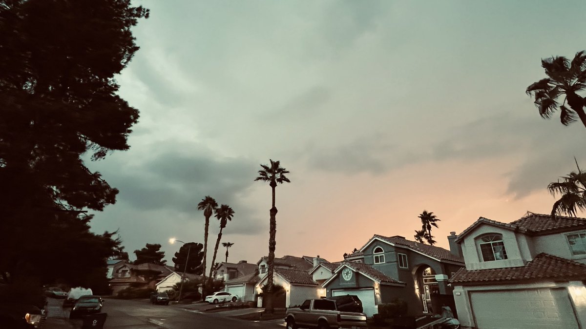elguerolanchero's tweet photo. #colors #lookup #weather #wx #wxnv  the colors during and after the heavy rains here in Las Vegas late
Season brought you by the tropical storm  that came from the pacific. Heavy pockets of rains all over Las Vegas. Be safe out there. https://t.co/osDLN4AwPs