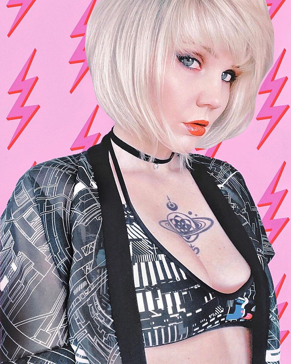 dustrial's tweet image. 4amraine in the VHS retrograde bikini top and ethernet mono kimono
#usergenerated #altfashion