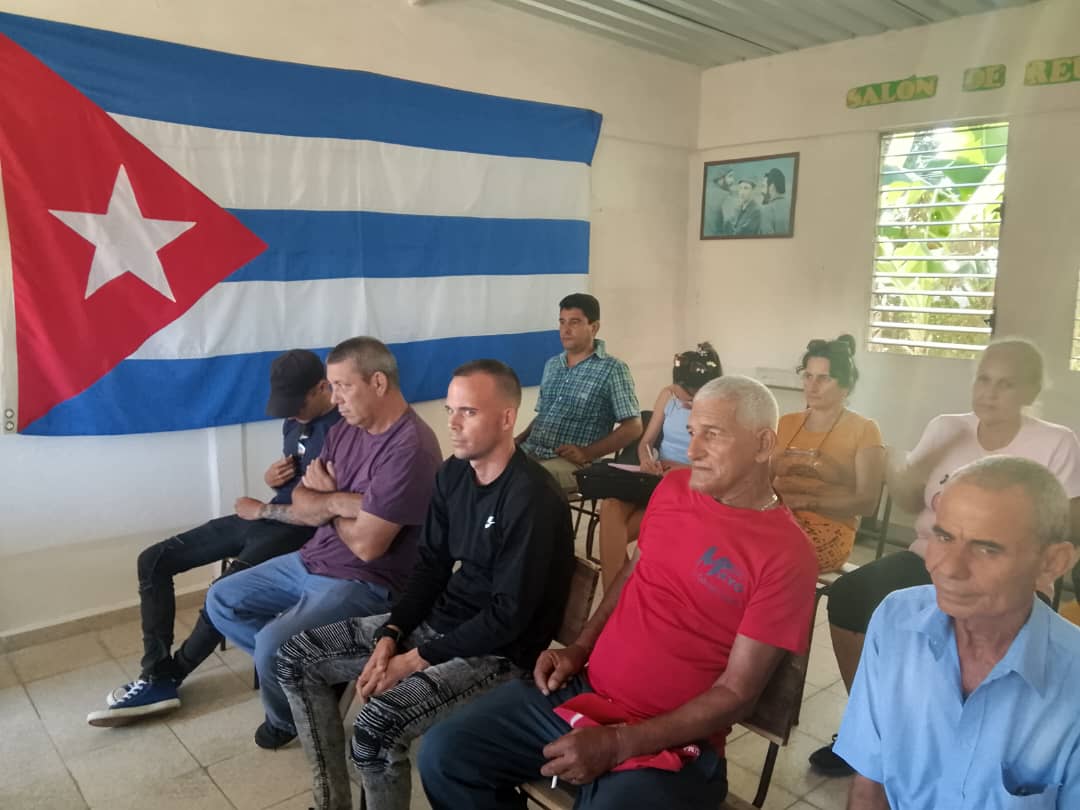 MarloydaG's tweet photo. En el marco del proceso de consulta del Anteproyecto del nuevo Código de Trabajo, los trabajadores de la Base de Almacenes #CiegoDeAvila participaron de forma activa y aportadora en su consulta
#CodigoDeTrabajoCuba
@AceaMabel 
@Colina_CTCuba 
@Cuba_CTC https://t.co/ESKxMTCL8s