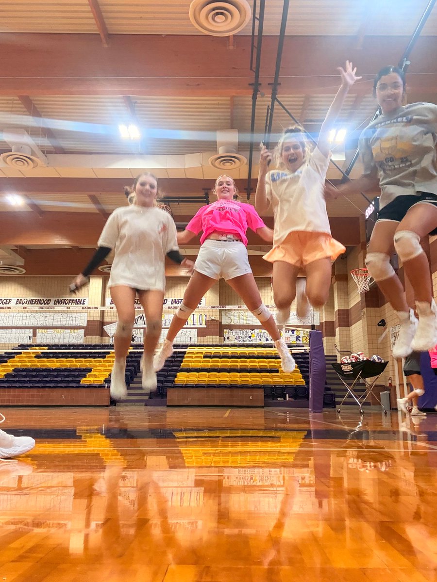 Always great to end a Lady Badger Volleyball practice with a little crazy game of Selfie Scavenger 💜🏐💛👊🏻

#BadgerStrong #ProudBadgers #OurBadgerStory #GoMerkelBadgers