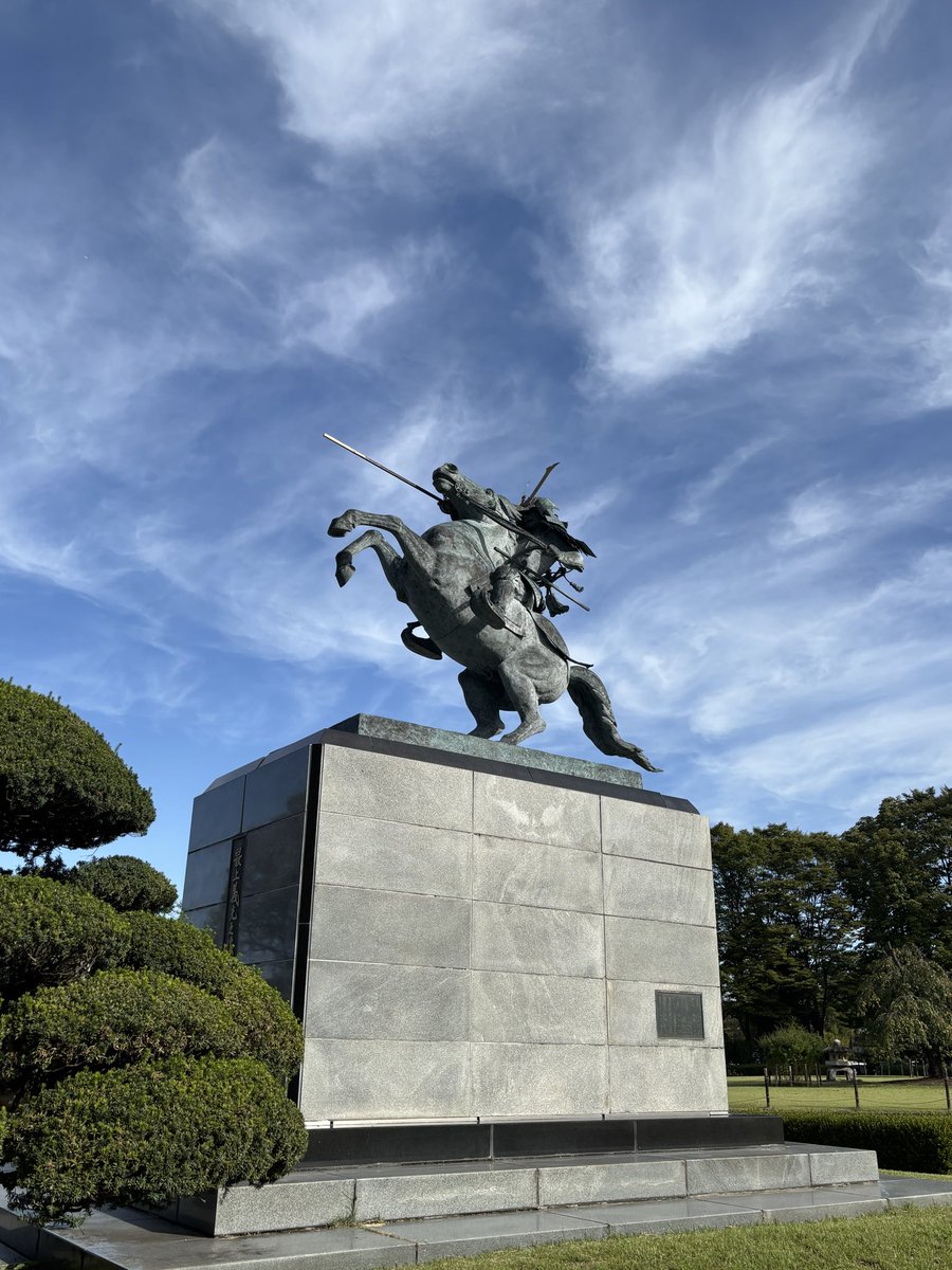 霞城公園に、朝8時過ぎに行きました🏯

城内を自転車で通勤通学に使われている事

に驚きました🫢

最上義光公にも会えました🤗
#霞城公園
#山形城