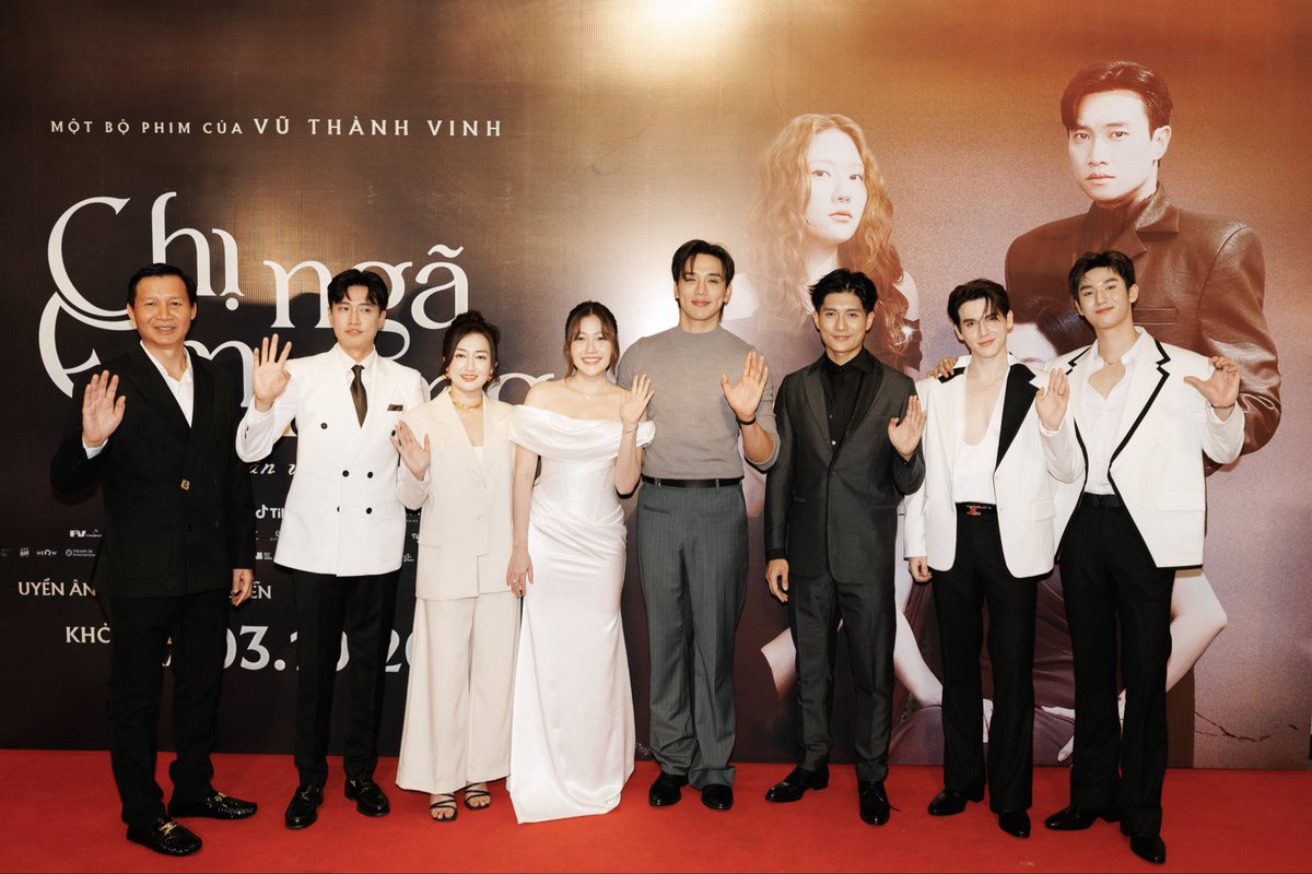 starhunter_ent's tweet photo. What an unforgettable journey in Vietnam! 🇻🇳
From Ho Chi Minh City to Hanoi, we were deeply touched by the warm welcome and endless love from all the fans and audiences.
Thank you to the amazing team behind “Chi Ngã Em Nàng” for having us be part of this beautiful film.
Your support means the world to us.
See you again soon, Vietnam! 💛

#ChiNgaEmNang #MosBank #moslhong #isbanky #VietnamPressTour #StarHunterEntertainment