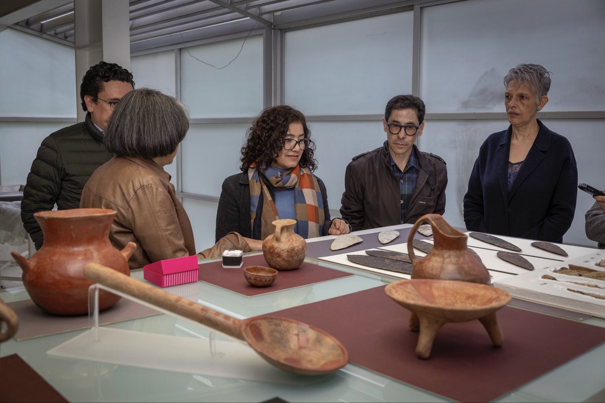 Junto con el equipo de restauración de la Secretaría de Identidad y Cultura, visitamos el Monumento a Adolfo López Mateos en Ciudad Universitaria y el taller de restauración, donde se realiza una valiosa labor para conservar y restaurar los bienes culturales de nuestra