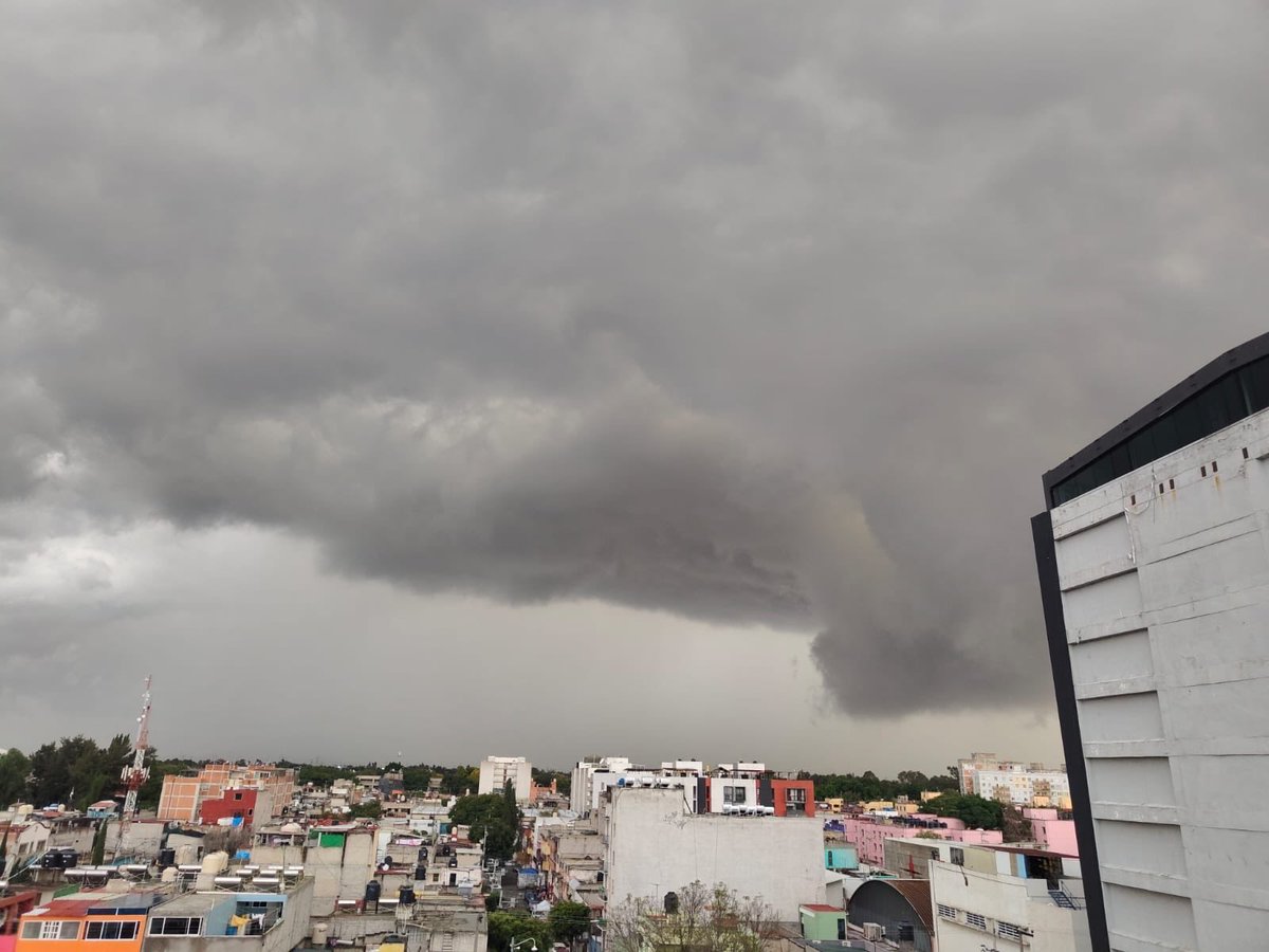 LaCandenteMX's tweet image. #CDMX

Así #ShelfCloud que esta tarde inundaron el sur del Valle de México

Alerta en #CellBroadcast podría evitar que millones de la CDMX a quedar varados, ojalá y pronto se sume a avisos como #AlertaSísmica por regiones que ya es posible desde septiembre gracias al @cires_ac