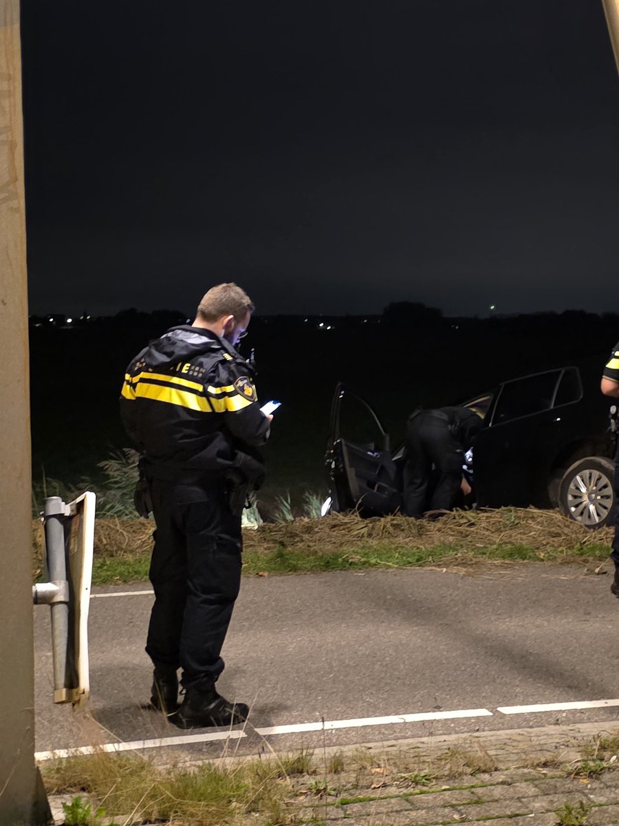 Voertuig net niet te water in Moordrecht