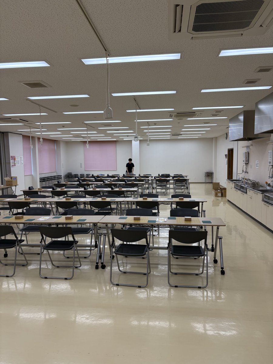 hatiwank's tweet photo. 10/12(日) 第３回梅みかん将棋大会🍊

会場準備中です‼️
多くの方に参加いただけて本当に嬉しいです✨
明日もあいにくの雨模様ですが皆さんお気をつけてお越しください😊 https://t.co/xyj2x93jWW