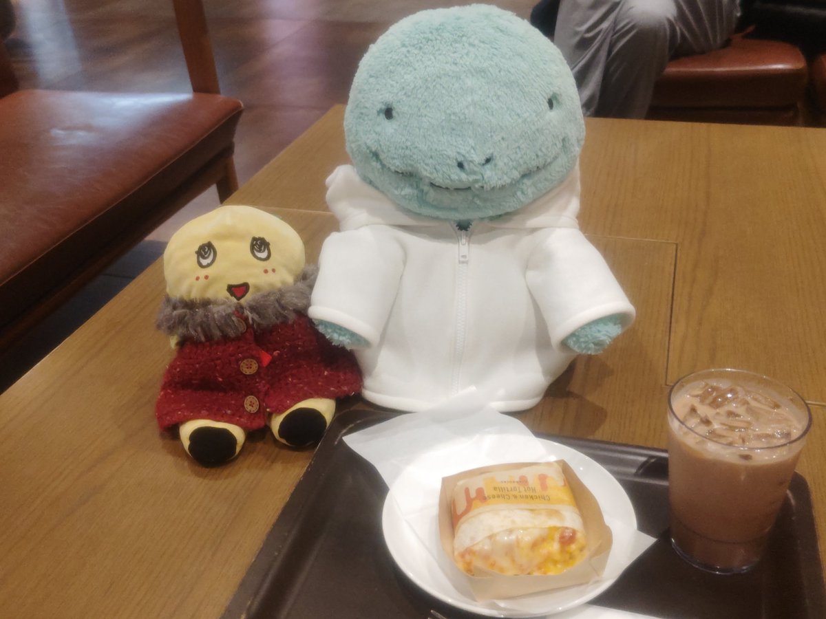 今日はふなちゃんのバスツアーについてきたぬ🍀(˙𐃷˙)
朝ごはんはスタバだぬ˙𐃷˙

#ヌオー
#ふわぬお
#ヌオーのいる生活
#ポケモン
#ポケぬい
#ぬい活
#ぬい撮り
#ぬいぐるみの時間