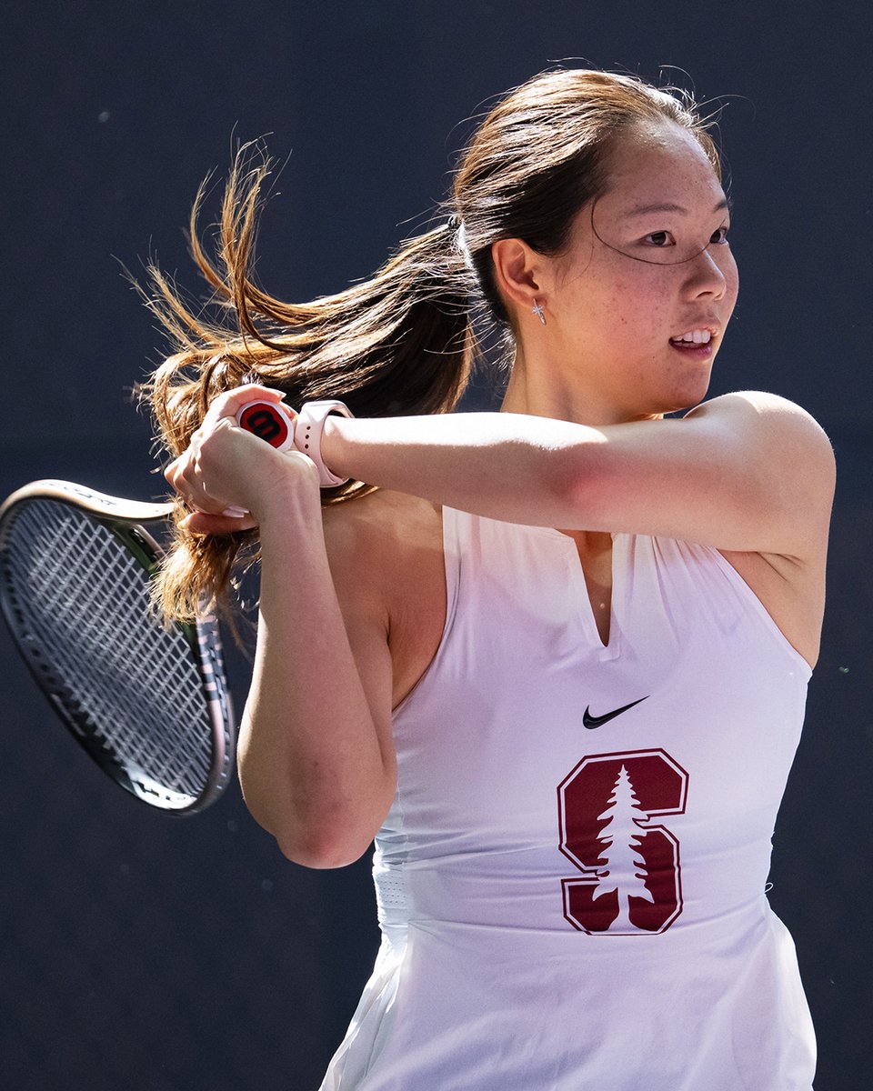 Emma Sun is into the main draw in singles @ NW Regionals after a 6-2, 6-1 win over Sophie Stanton of Saint Mary's 👏🤓

Tomorrow, we'll have 6 of the 64 in singles and 4 of the 32 doubles teams remaining 🌲🎾