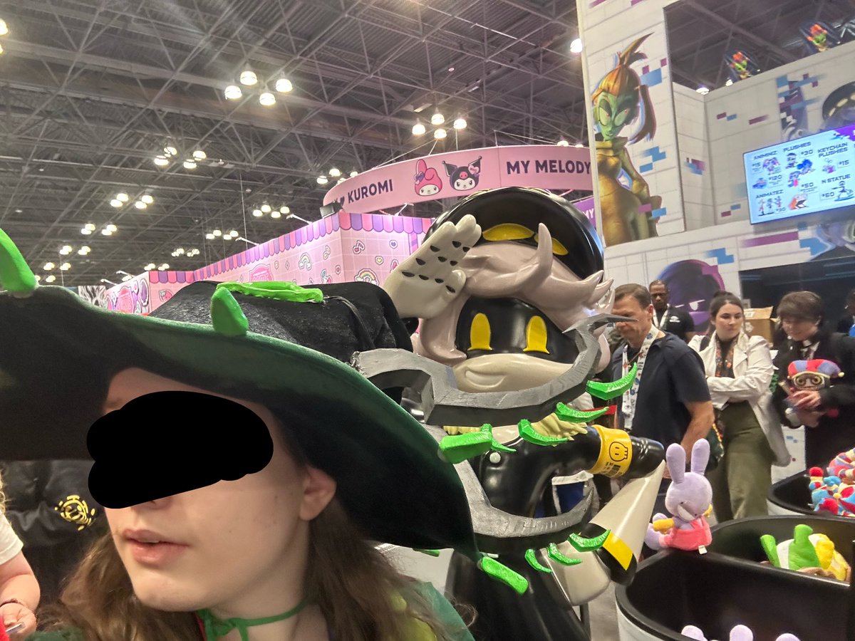 Photos from Comic Con!!! met a Mega Man Cosplayers (pyro fucking screamed the minute she saw him)

And some photos from the glitch booth!