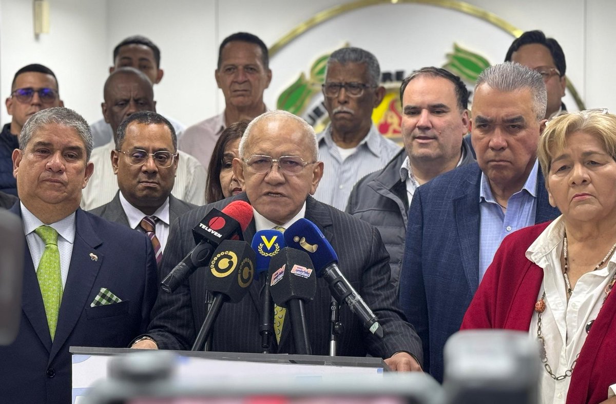 Javierito321's tweet image. Que asco me dan los Adecos, los padres del chavismo y de todos los males de Venezuela. Puro dinosaurio izquierdista.
