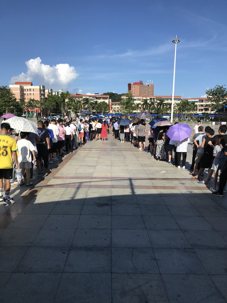 Linjun866's tweet image. 2025.10.11又一个黑天鹅，那么多人排队呢？