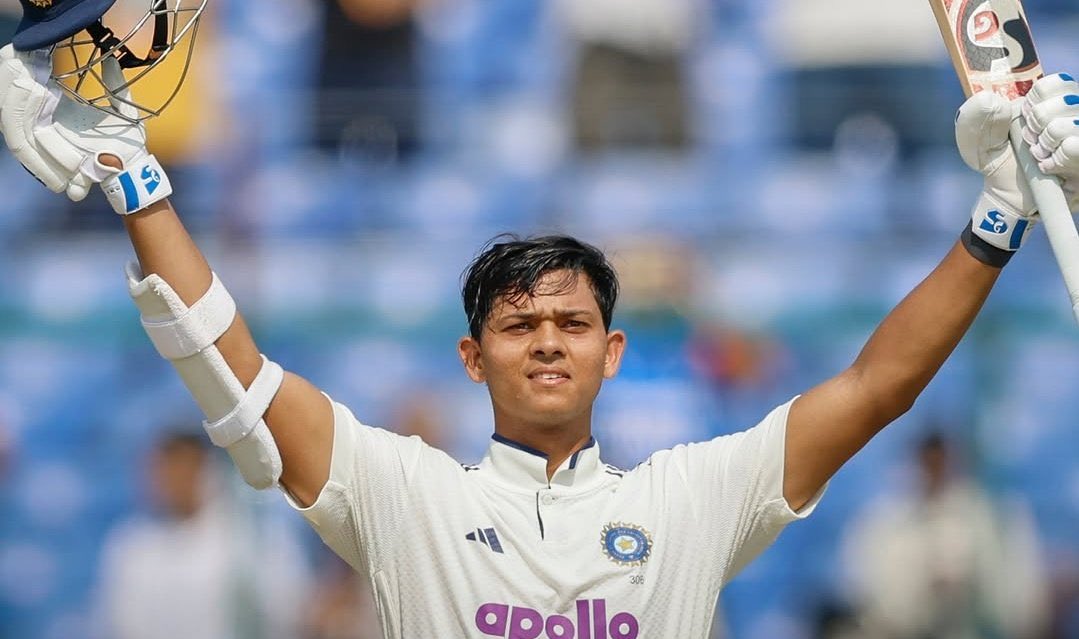 ✅ Yashasvi jaiswal in the test cricket format.

📍26 Tests.
📍48 innings.
📍2420 runs.
📍52.60 Average.
📍7 Hundreds.
📍12 fifties.
📍2 double Hundreds.

Yashasvi Jaiswal - The New Superstar of India ! 🌟🫡
#INDvsWI
