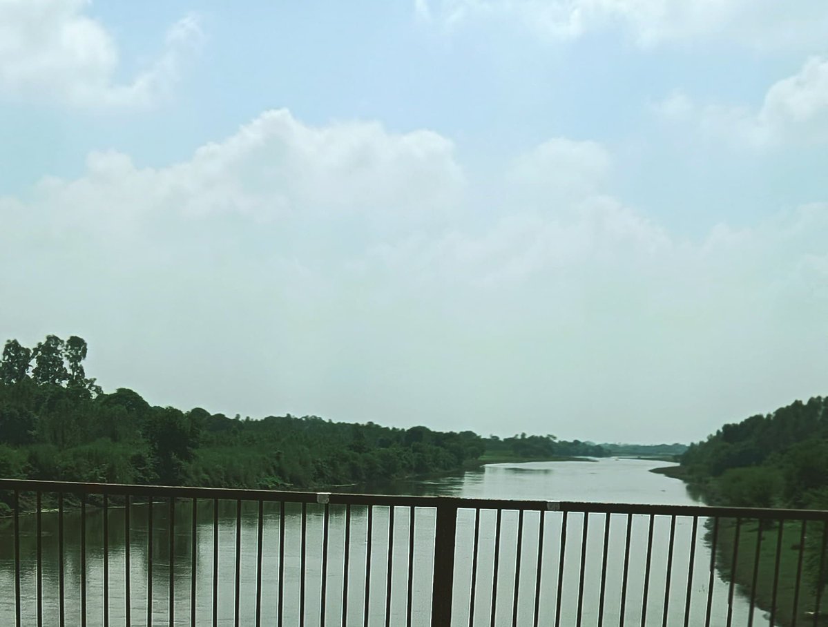 Tahniyatmehdi14's tweet image. Silent river, endless sky, and a moment of calm in between 🌿🌊☁️
#NaturePhotography #SaturdayVibes #PhotoOfTheWeek #RiversideCounty