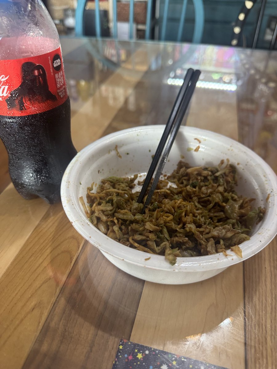 UFOのかやくが沢山食べたくて増やしたけど。。。ソース二つ入れたけどギブやな。やはり適量が一番美味いで？