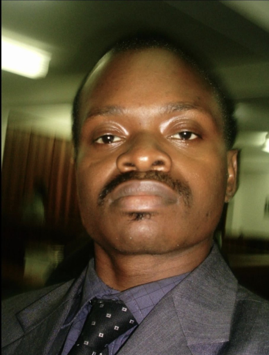 ndukaomeife's tweet image. But then I was excited🤓 I got this job in the advertising firm in 2002. Problem: No salary for months😭. Aged 32. My girlfriend left me because there was no money for the wedding😤. Yea, I got this lofty picture I painted🎨mentally about being very rich  but no one could see it…