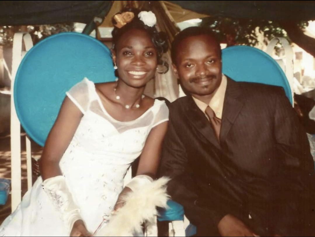 ndukaomeife's tweet image. But then I was excited🤓 I got this job in the advertising firm in 2002. Problem: No salary for months😭. Aged 32. My girlfriend left me because there was no money for the wedding😤. Yea, I got this lofty picture I painted🎨mentally about being very rich  but no one could see it…