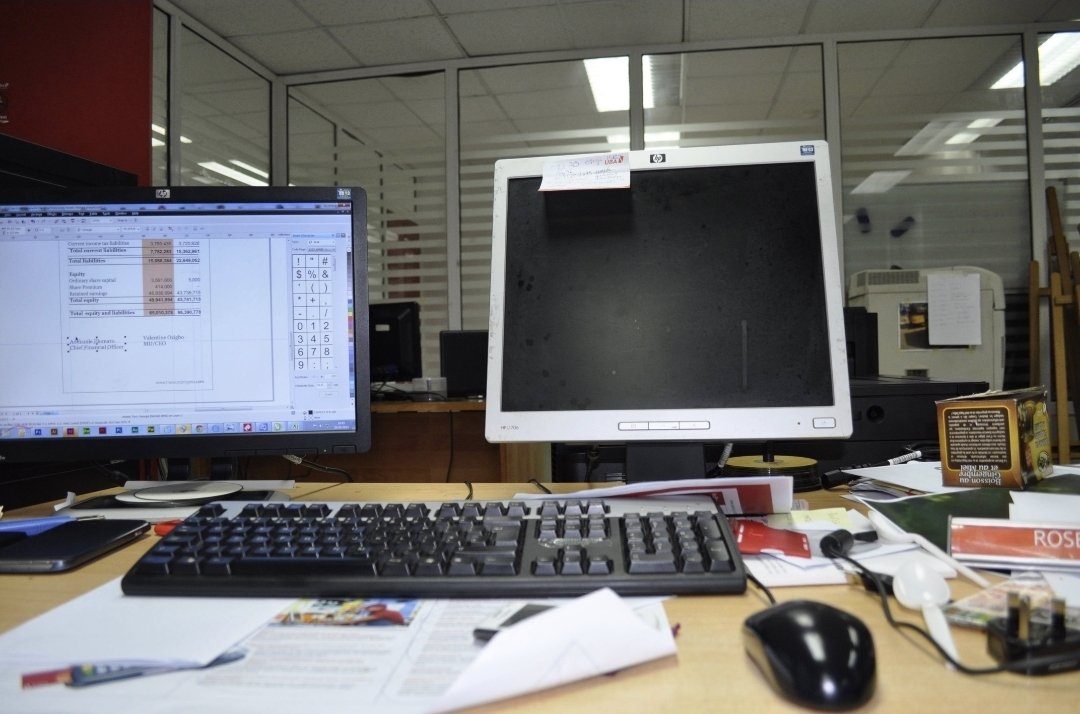 ndukaomeife's tweet image. But then I was excited🤓 I got this job in the advertising firm in 2002. Problem: No salary for months😭. Aged 32. My girlfriend left me because there was no money for the wedding😤. Yea, I got this lofty picture I painted🎨mentally about being very rich  but no one could see it…