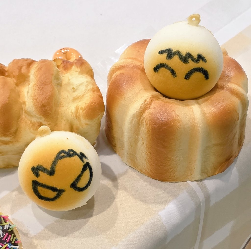 jsyjbaker's tweet photo. 🍞부스 마감 시간은 오후 2시 입니다.

DP에 사용된 모형 빵, 현수막은 선착순 나눔 예정입니다. 나눔을 원하시는 분들은 2시 정각에 D13 부스로 방문해주세요. 🥐💗 방문해주셔서 감사드립니다! https://t.co/wxT4yvsJzH