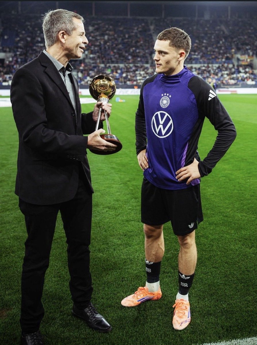 LFCTransferRoom's tweet image. Florian Wirtz was presented with the 2025 German player of the year award today! 🇩🇪🏆