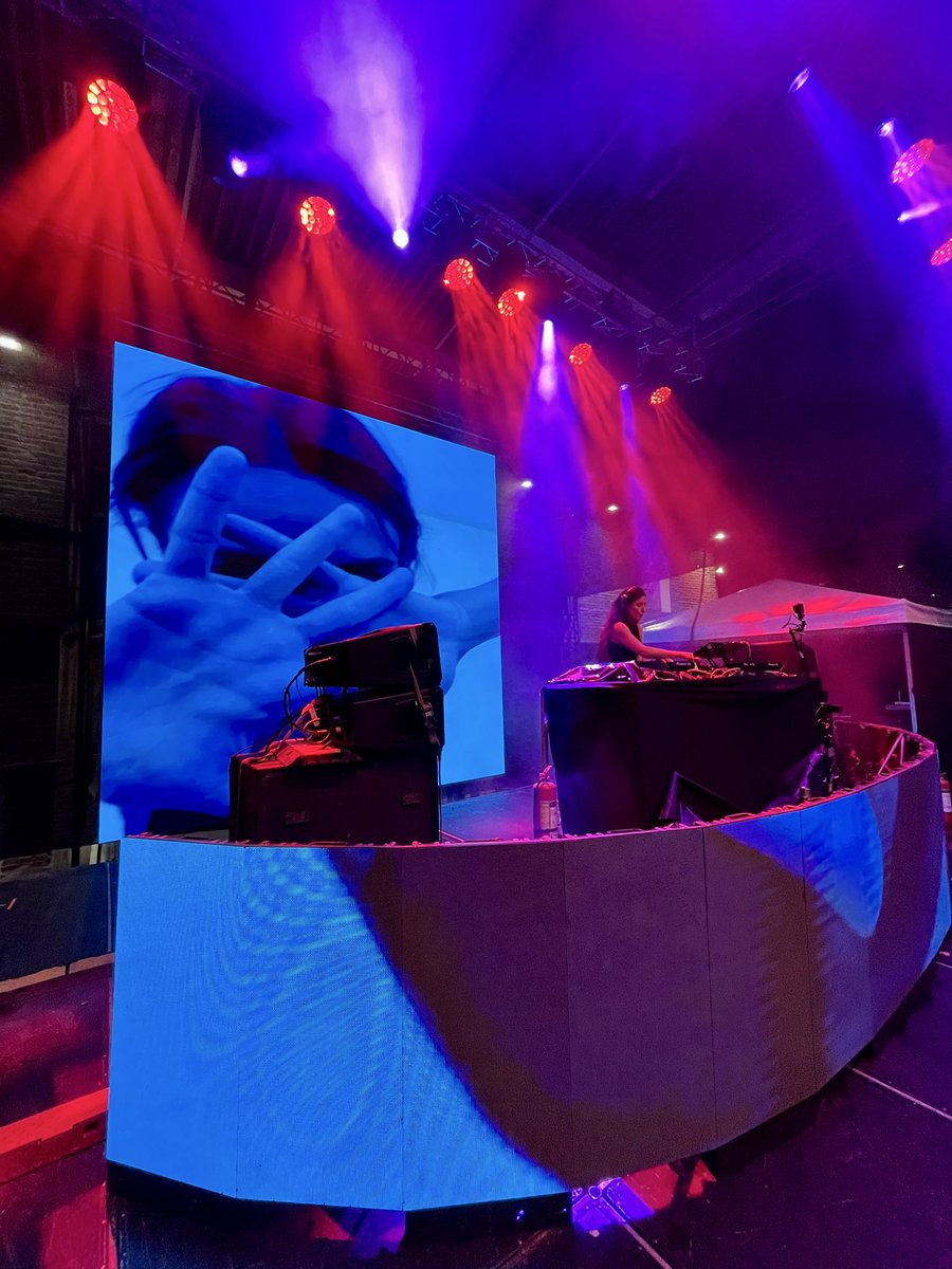 CulturaCUE's tweet photo. 🎧🔥 ¡El Electronic Stage está prendidazo con Amare desde 🇧🇪!
El #ROTOFEST2025 sigue encendiendo el Parque de la Libertad con pura energía electrónica ⚡
#CuencaCiudadDeFestivales #MúsicaElectrónica https://t.co/QZIDArFuYu