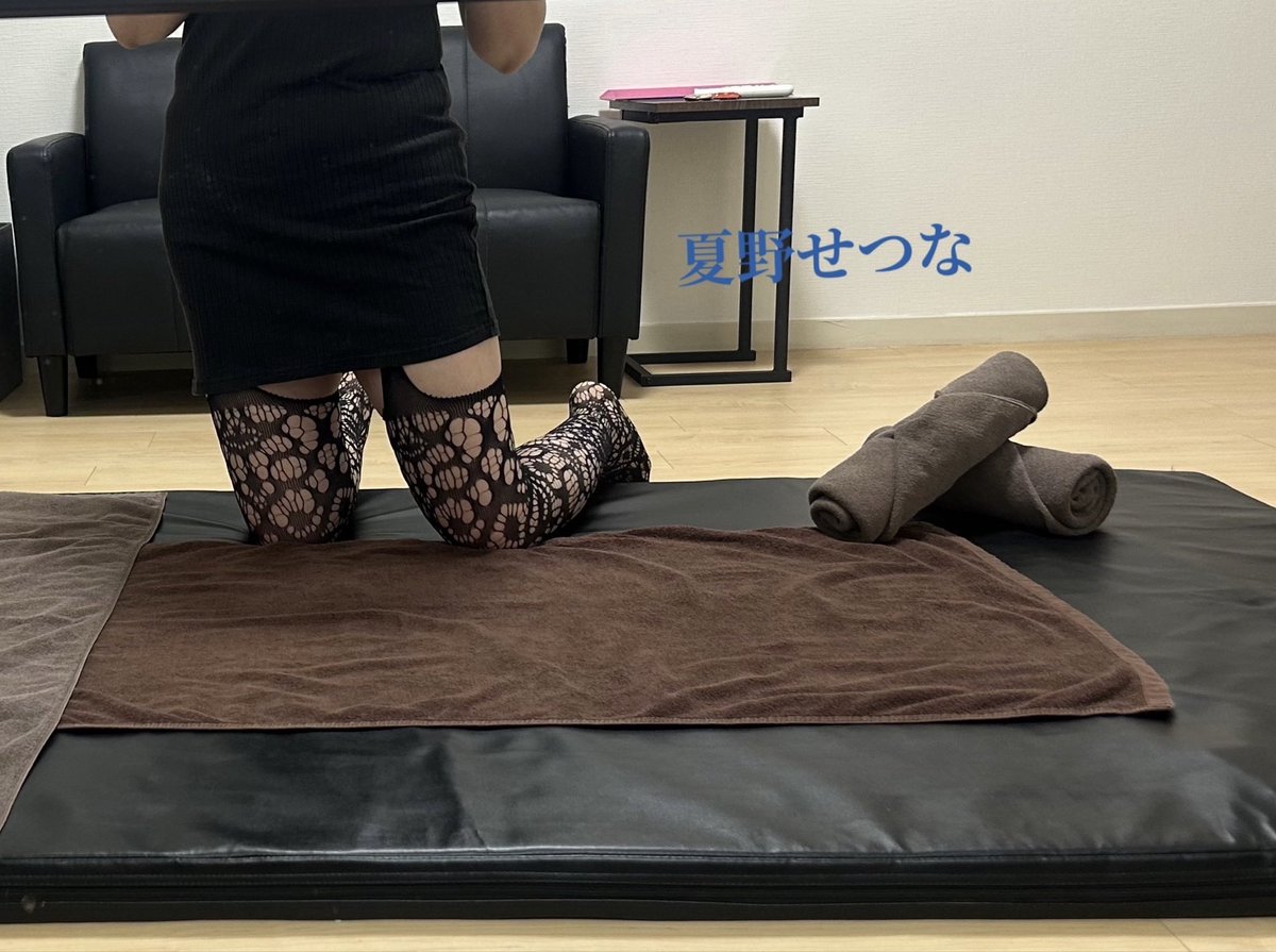 肌寒い土曜日おはです🥰
小雨と思いきや結構降ってる☔️
もちろん夏野は傘ナシだぜ😘
日本橋におりますわよ🎵