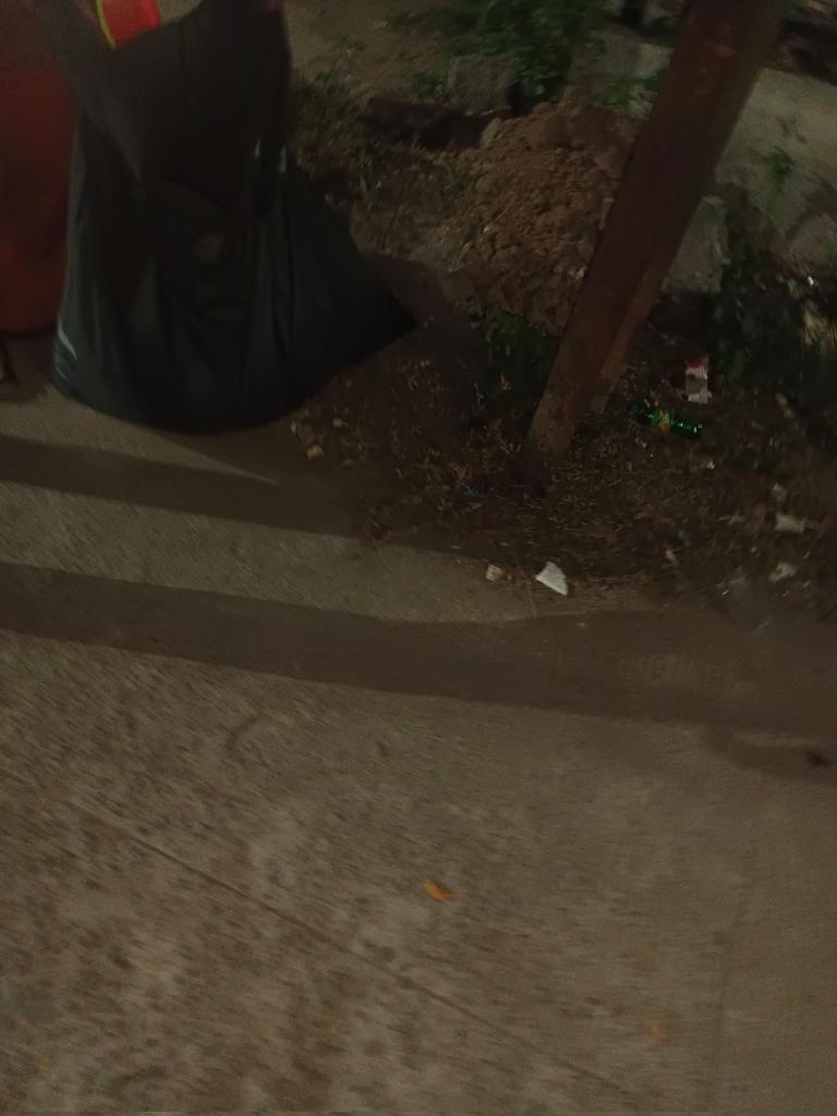 Amoh16AMBERPET's tweet photo. @MynamezNani @GHMCOnline @CommissionrGHMC @gadwalvijayainc Instructed concerned sfa to tieup this Apartment to Bulk garbage vehicle and charges to be collected as per SWM rules. Garbage from outside removed https://t.co/e3sc5WBbaB