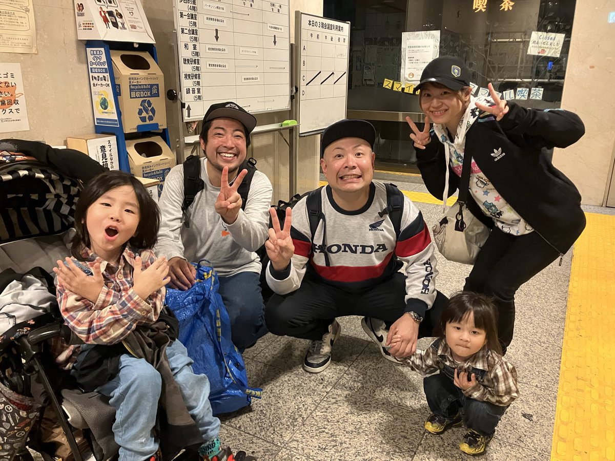 karakuri_13's tweet image. いよいよキングオブコント決勝👑
今までで1番ワクワクしてる決勝だ
テレビとは無縁のお笑いヲタクをしていたのにこんな日が来るとは
ベルナルド頑張れー!!!
家族みんなで全力でテレビ前から応援してます!!!