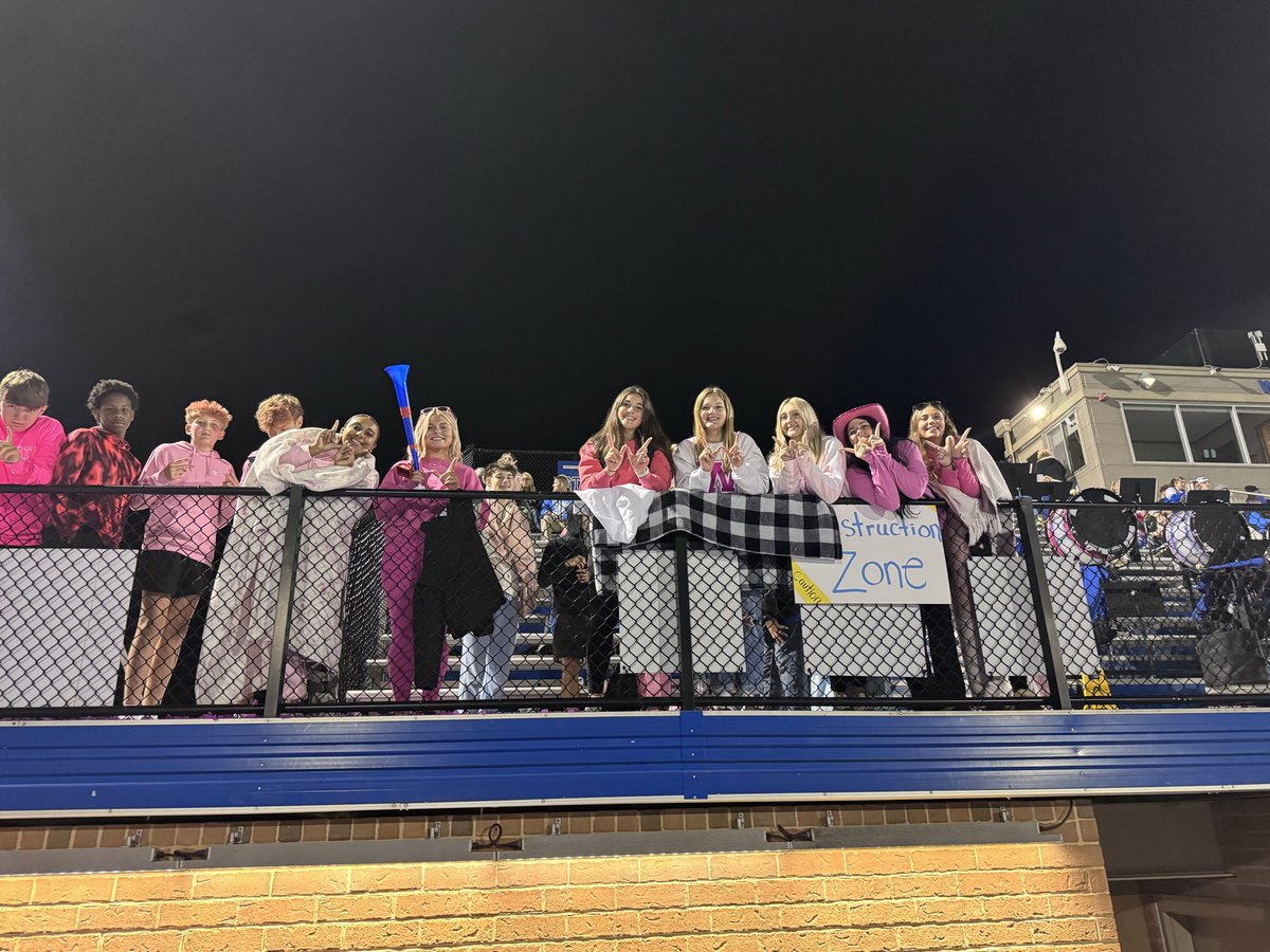 Student are always bringing the energy to support 💙
<a href="/MattEarleyBurg/">Matt Earley</a> <a href="/WMHS_Tackett/">Jason Tackett</a>