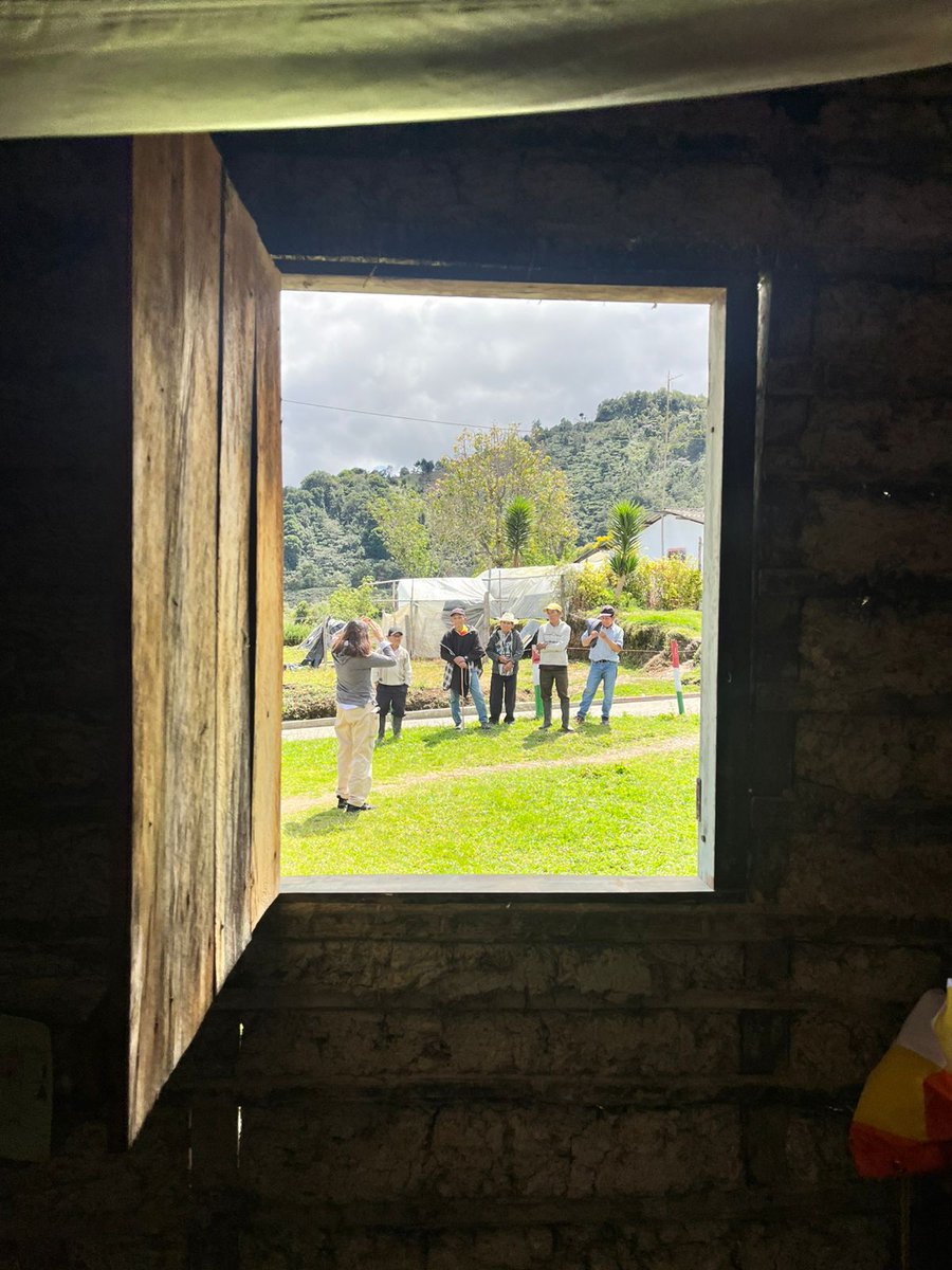 En Cauca la jornada nacional rural y campesina de #PilarSolidario recorrió cinco horas de camino entre frío y montañas hasta Santa Leticia, corregimiento de Puracé, para llegar hasta el Resguardo indígena Juan Tama: una comunidad que renació tras la avalancha del río Páez en 1995