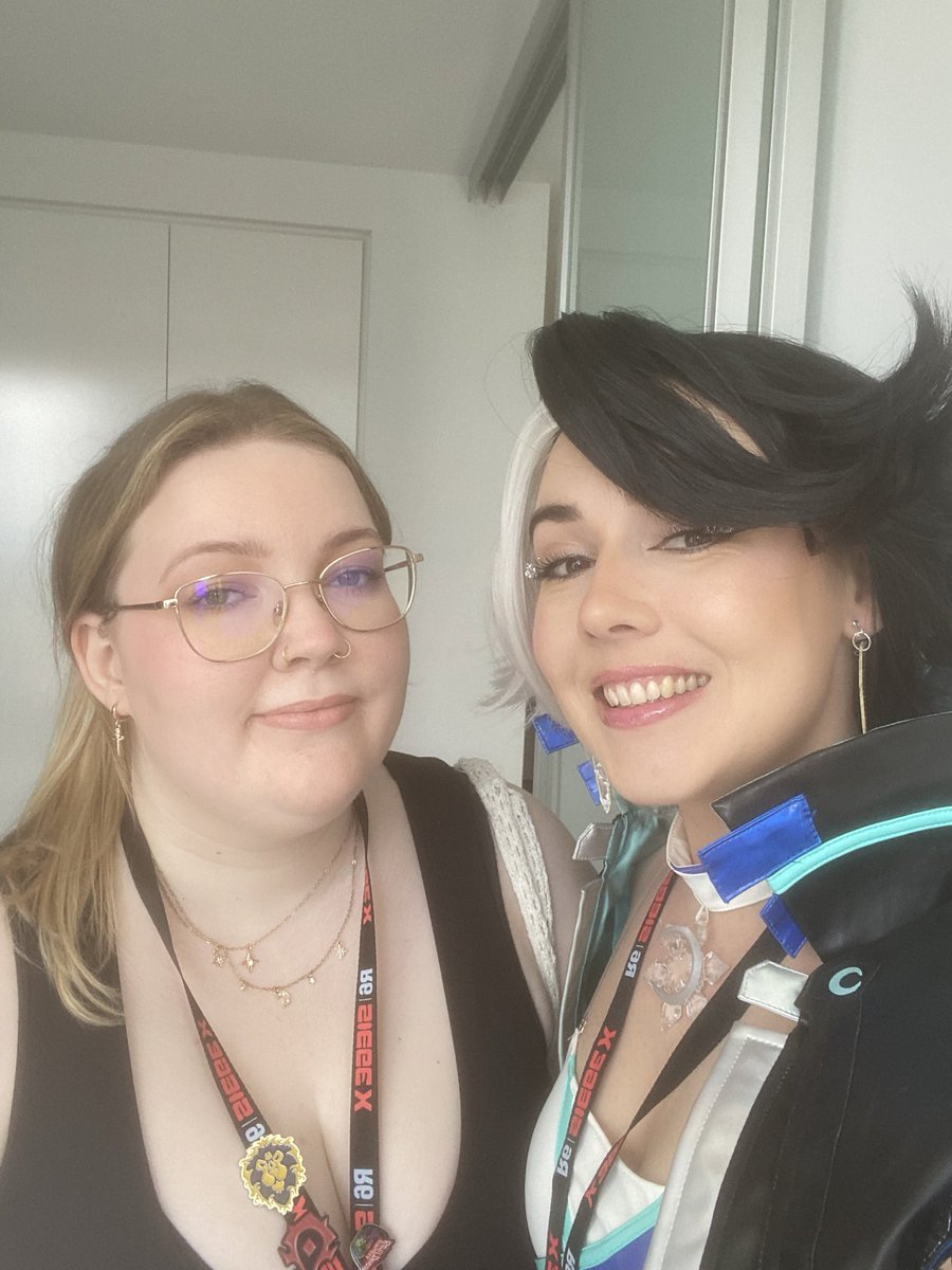 #paxaus day two!

Luna snow is on the way!