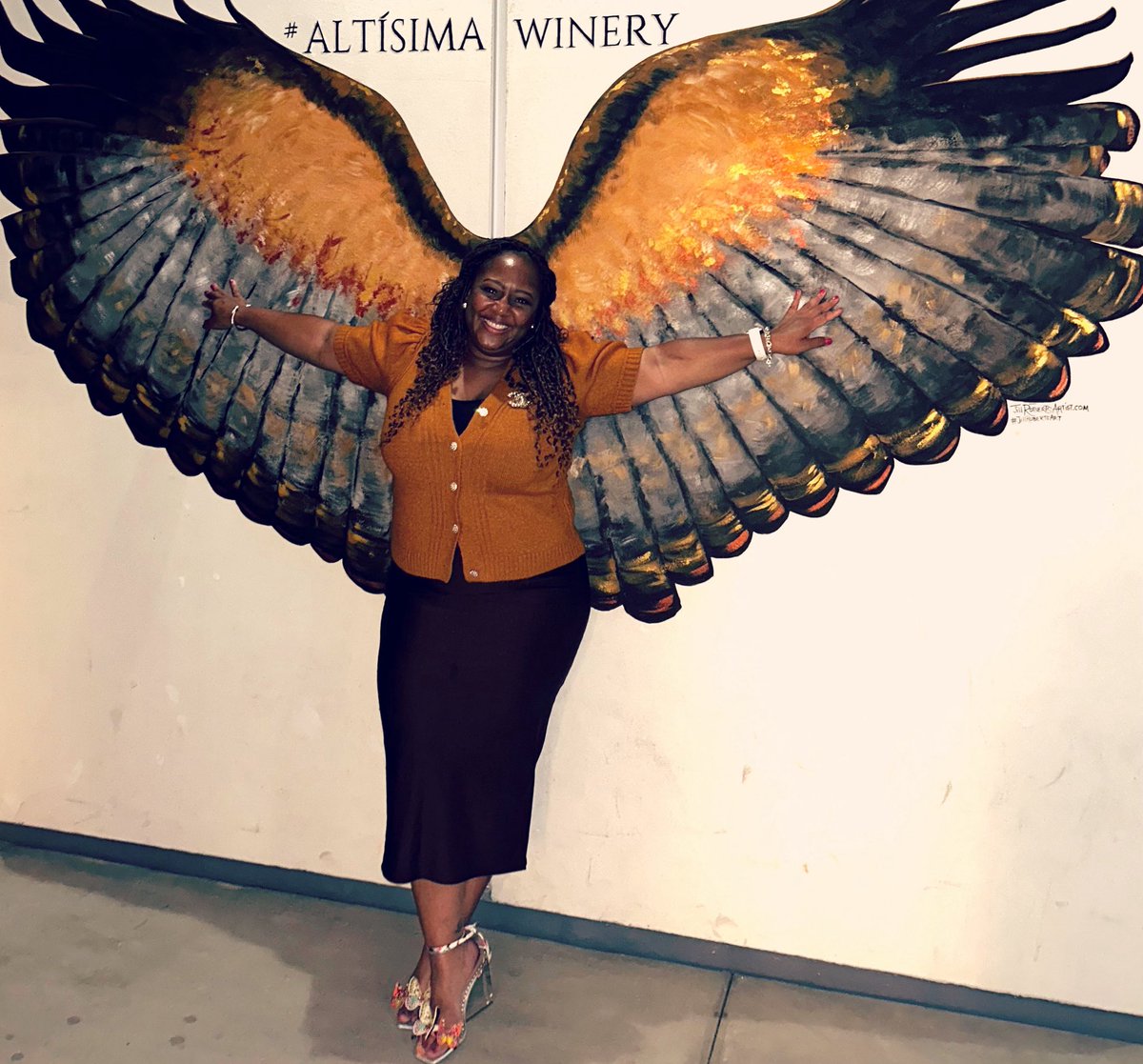 MAINTAIN THE EAGLE MENTALITY: Eagles love storms! While other birds hide in trees when things get rough - the eagle uses the raging storm to lift above the clouds - going higher! Turn what many may see as a negative, into your soaring power! #KeepSoaring #KeepMoving 🦅