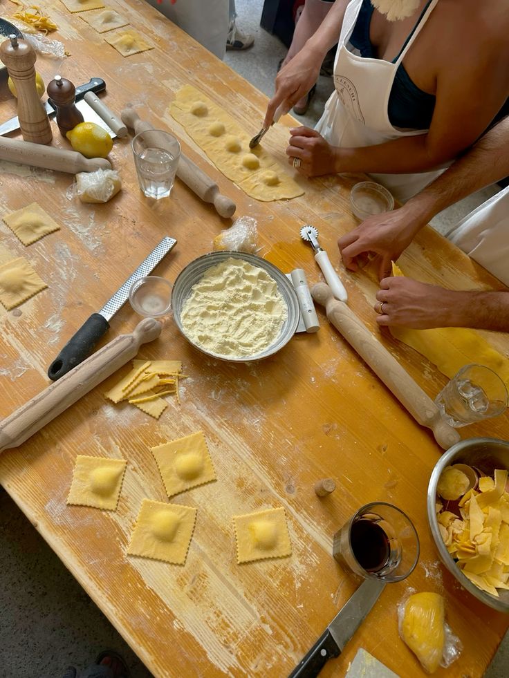 PlTCHBLCK's tweet photo. @TamagoPost Lorenzo, still learning how to make a proper food. Dreamt to make a resto. https://t.co/RC3EmQIjgz