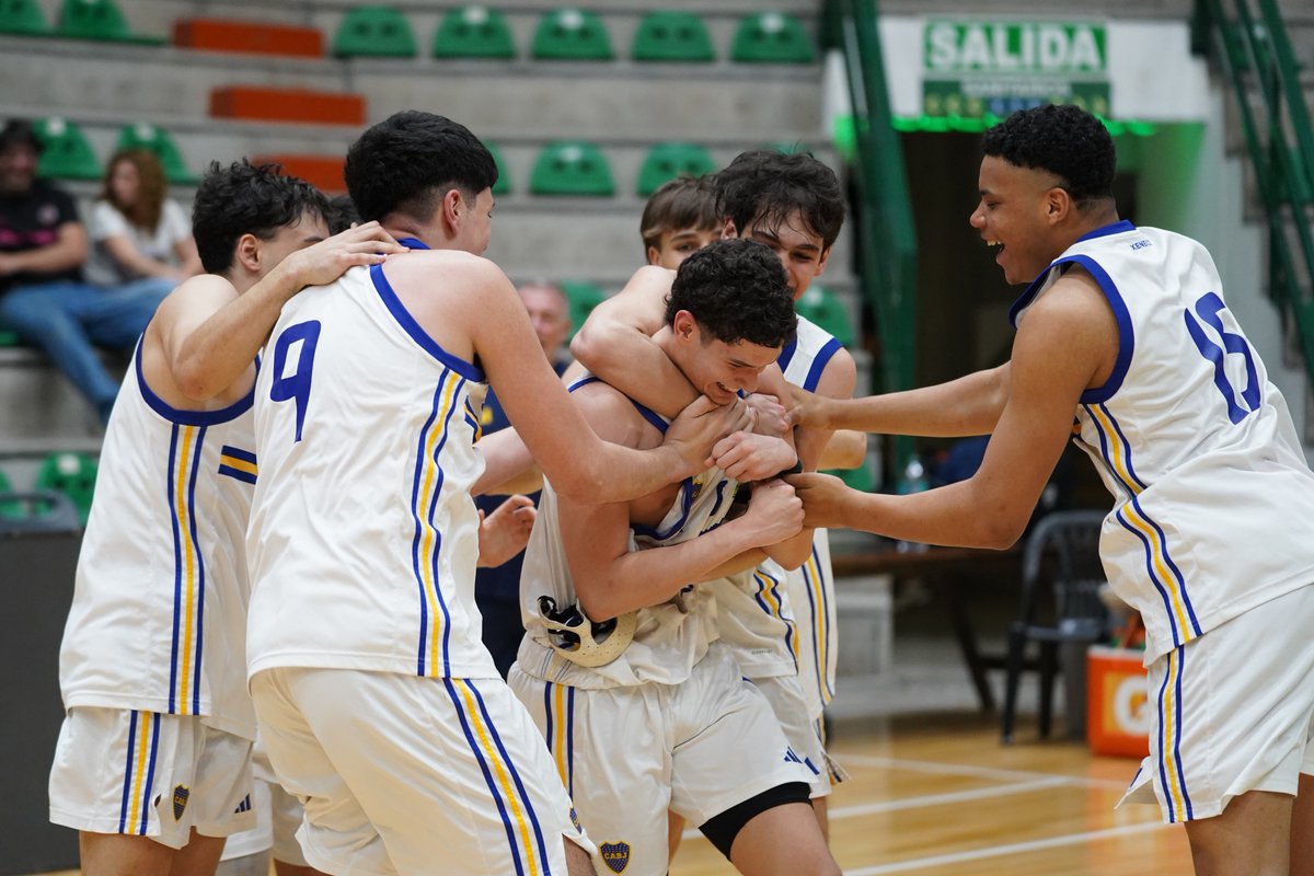 BasquetBocaJrs's tweet image. ¡GANÓ #BOCA! 💪

¡Impresionante triunfo en la última bola! Triple de Iván Drocezesky para vencer a @Atenas_oficial por 67-65 👊

#DaleBoca 🔵🟡🔵
#VamosLosPibes
#LaLigaProximo 🏀