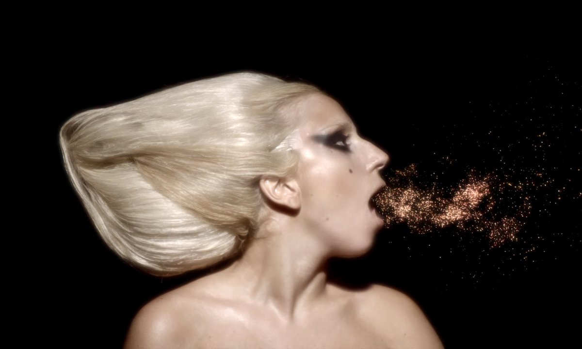 ballerinagaga_'s tweet image. Gaga’s era of wearing alien cranium wigs is probably my favorite one she’s EVER gone through. I’ll always wish she had worn one in ALL black.
